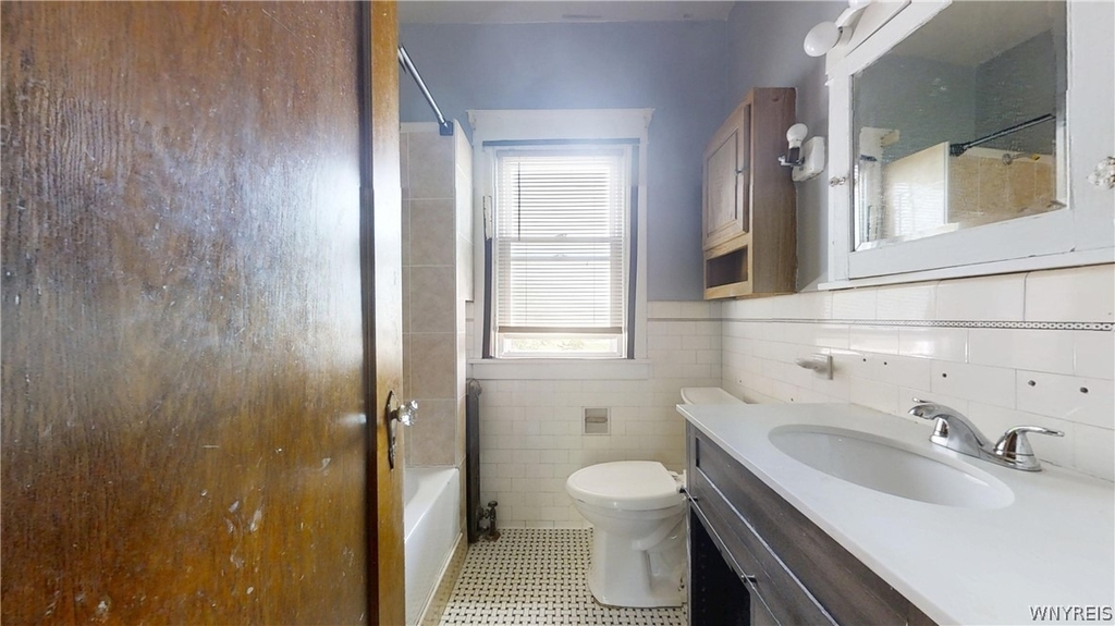 425 Johnson Street - Photo 11
