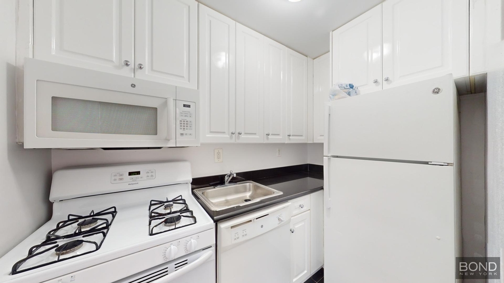 East 12th Street - Photo 1