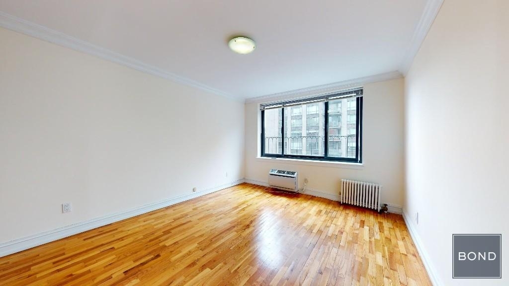 York Avenue - Photo 2