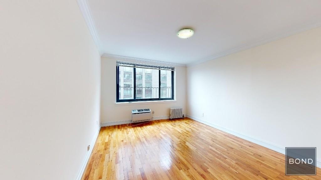 York Avenue - Photo 1