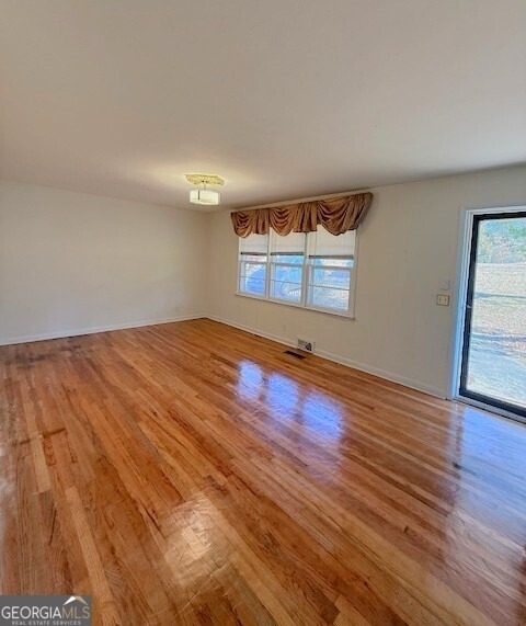 100 W Greenwood Drive - Photo 2