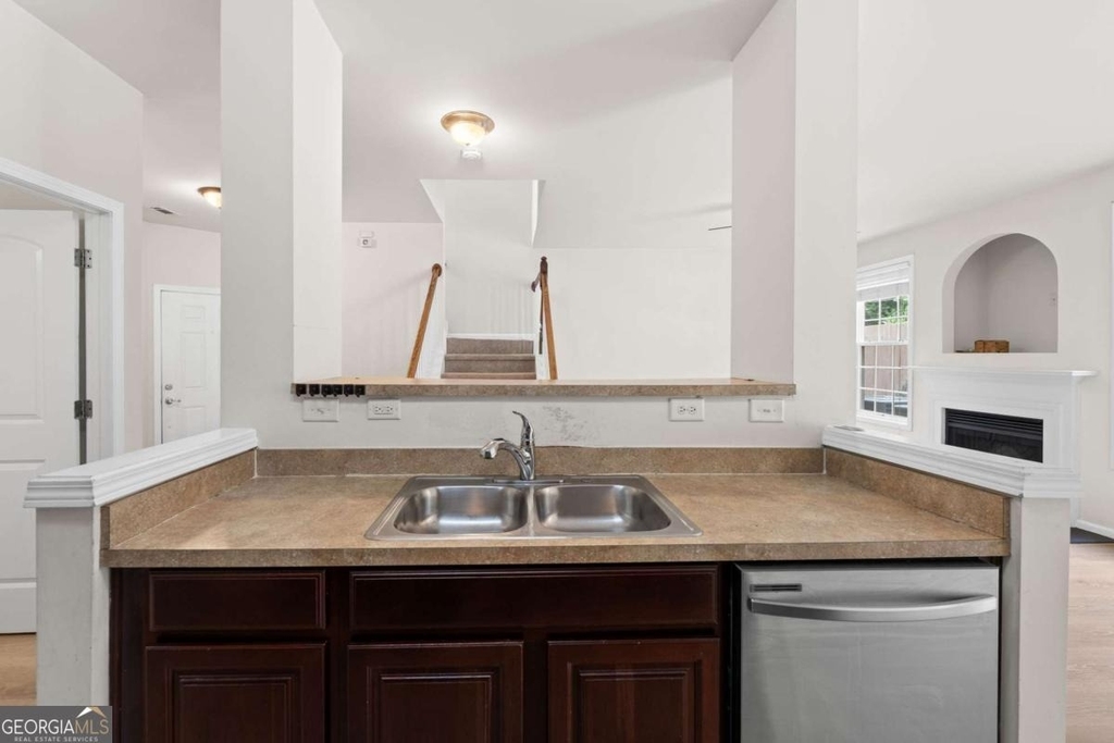 1058 Treymont Lane - Photo 6