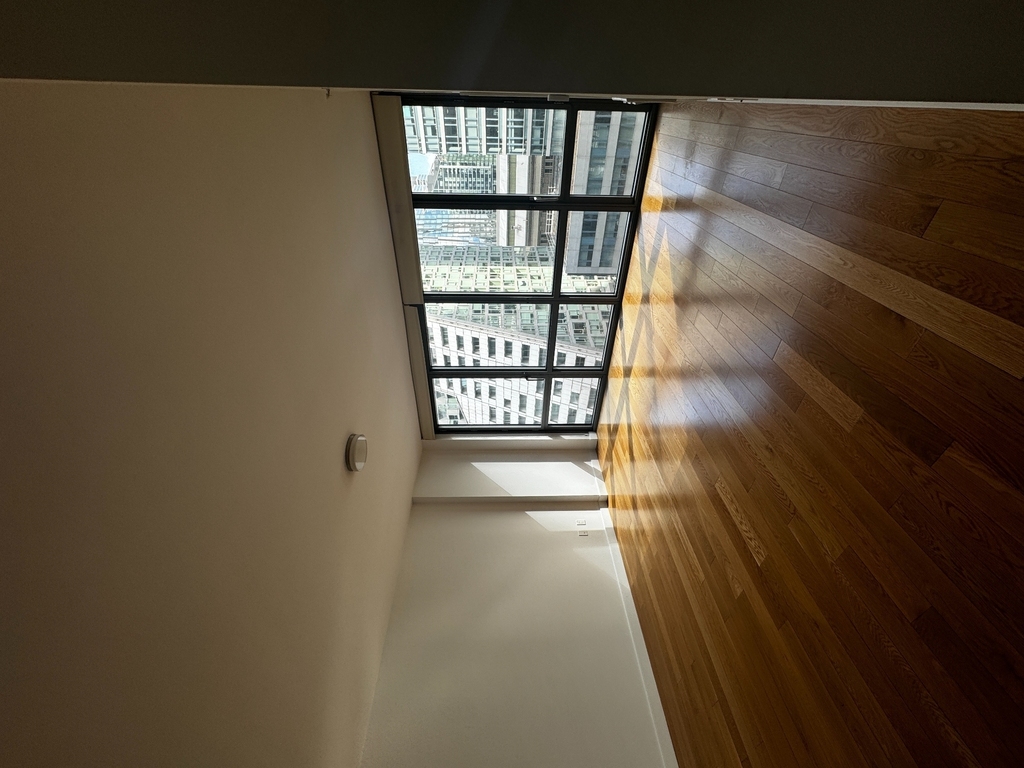 West 57th St & 11th Ave - Photo 13