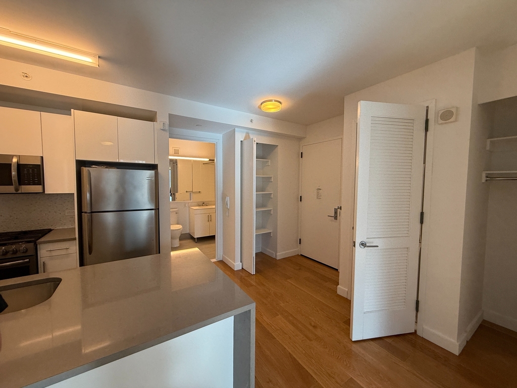 West 57th Street - Photo 7