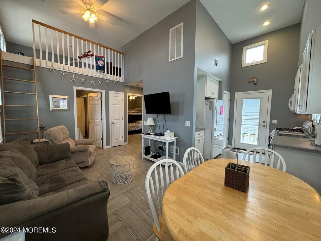 117 W Bayberry Way - Photo 4