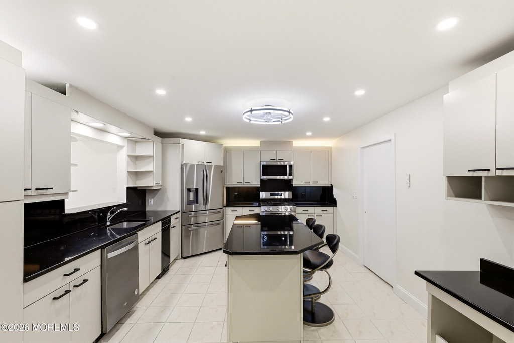 300 Ocean Avenue N - Photo 8
