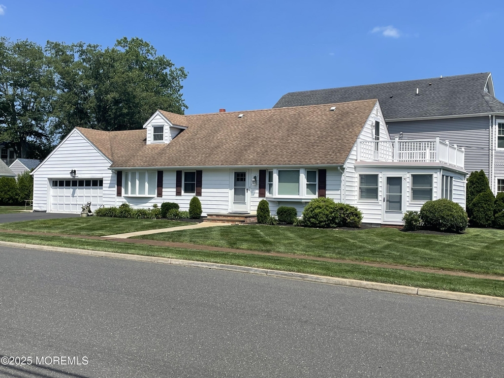300 4th Avenue - Photo 0