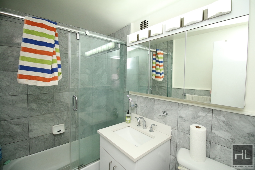 East 69 Street - Photo 5