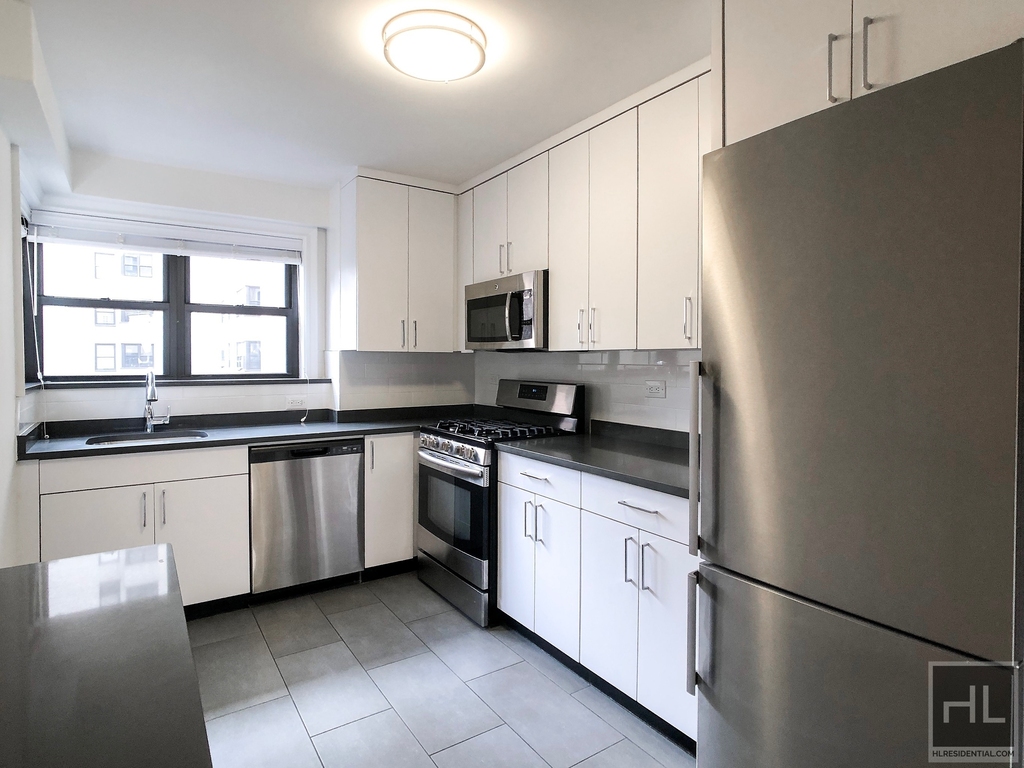 East 89th Street - Photo 4