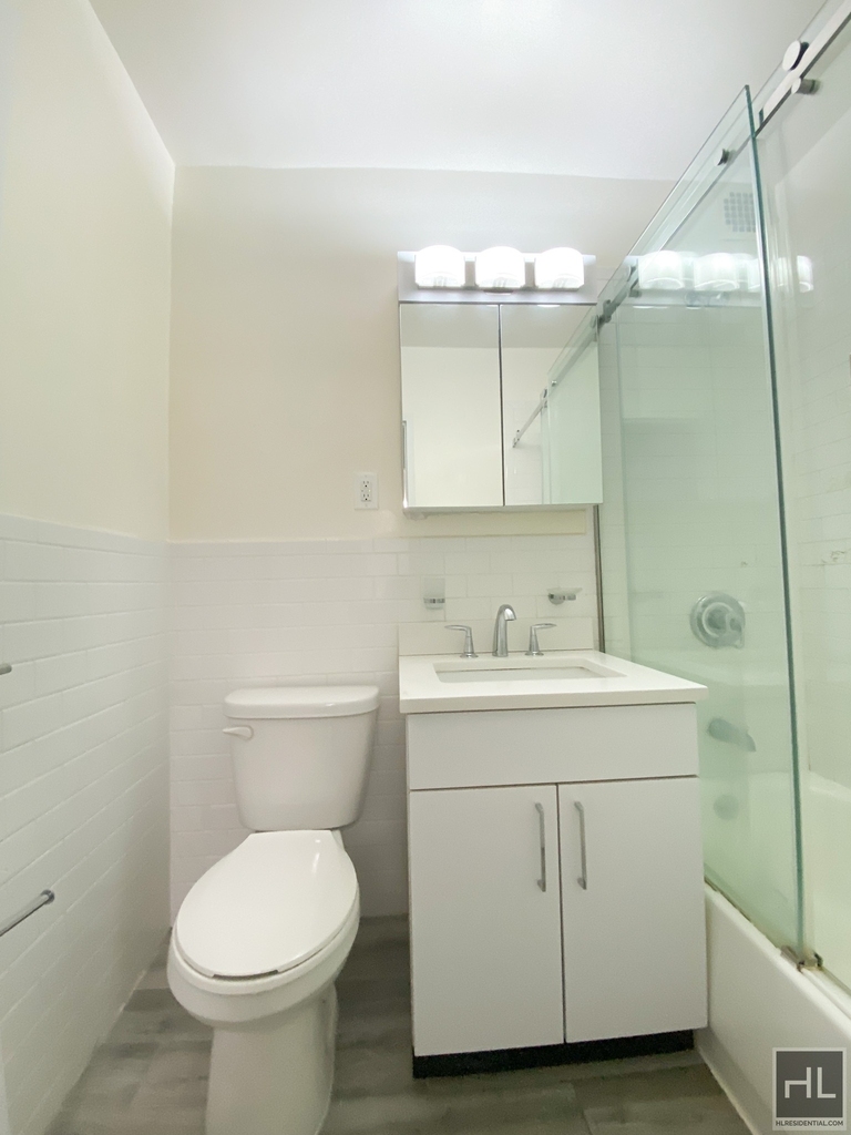 East 89th Street - Photo 6