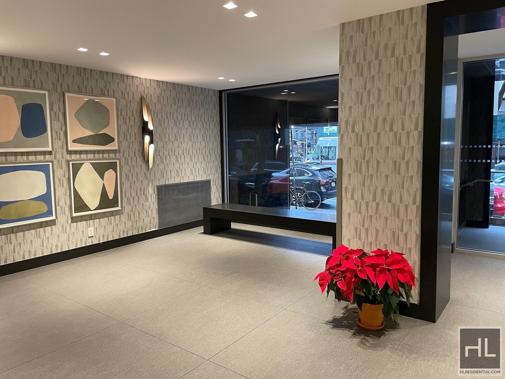 East 89th Street - Photo 9