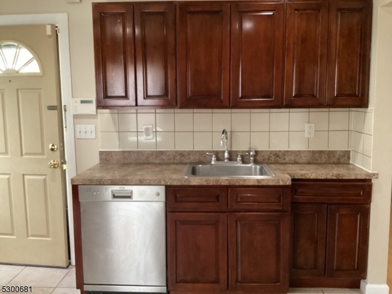 275 Wanaque Ave - Photo 3