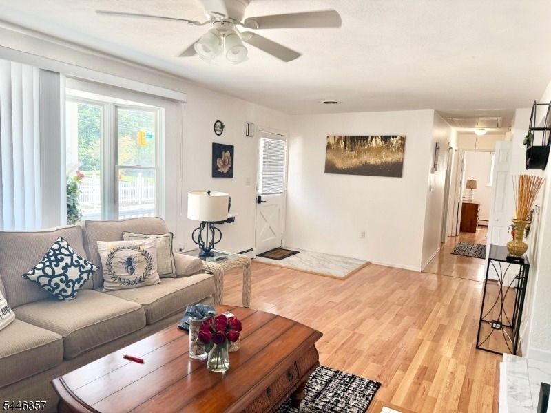 104 Nautilus Dr - Photo 3