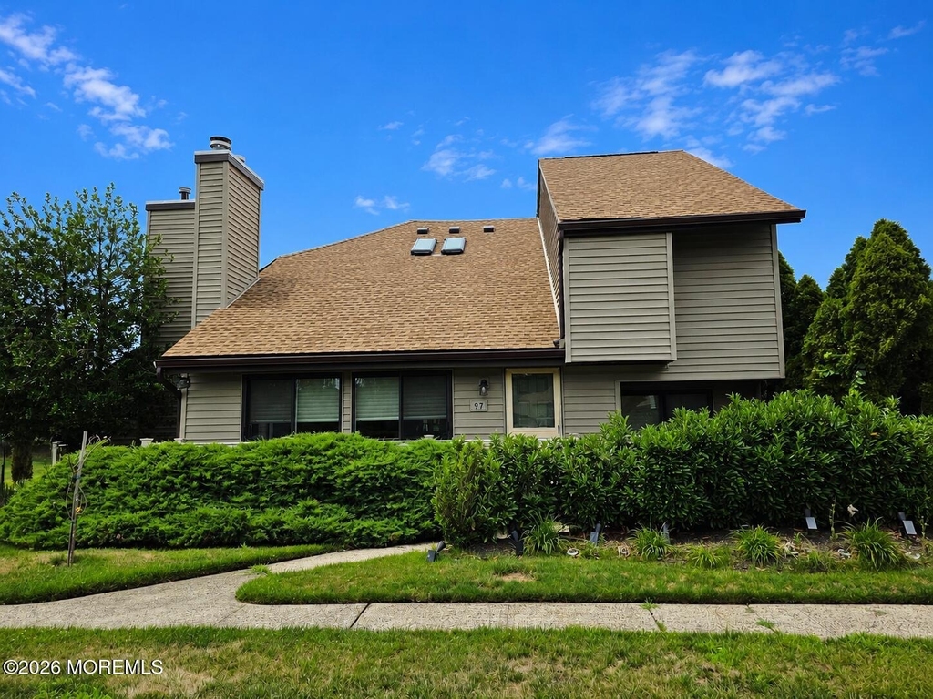 97 Cotswold Circle - Photo 0