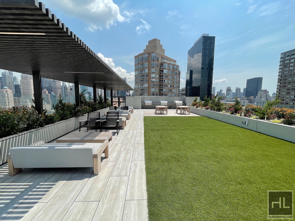 West 43rd Street - Photo 2