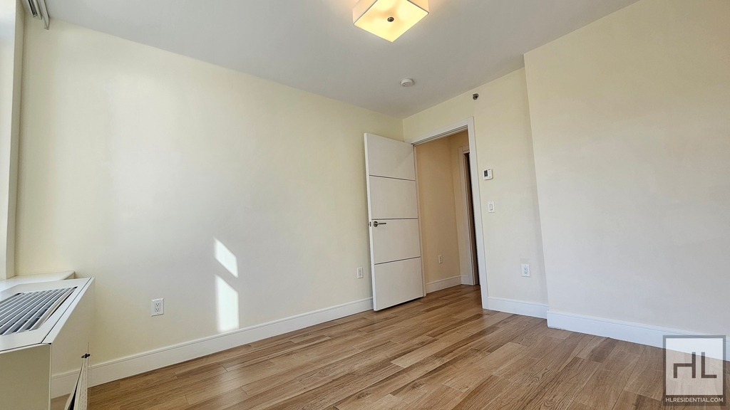 Northern Boulevard - Photo 3
