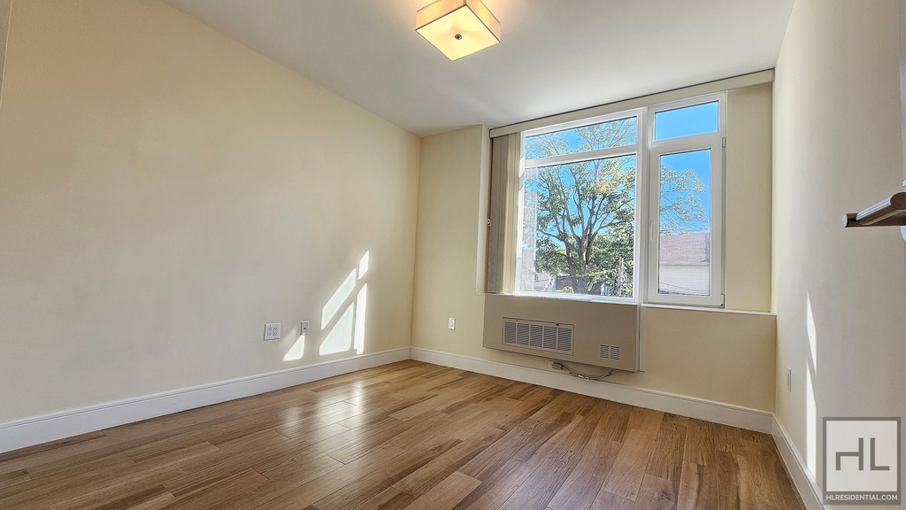 Northern Boulevard - Photo 2