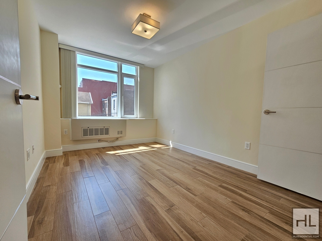 Northern Boulevard - Photo 2