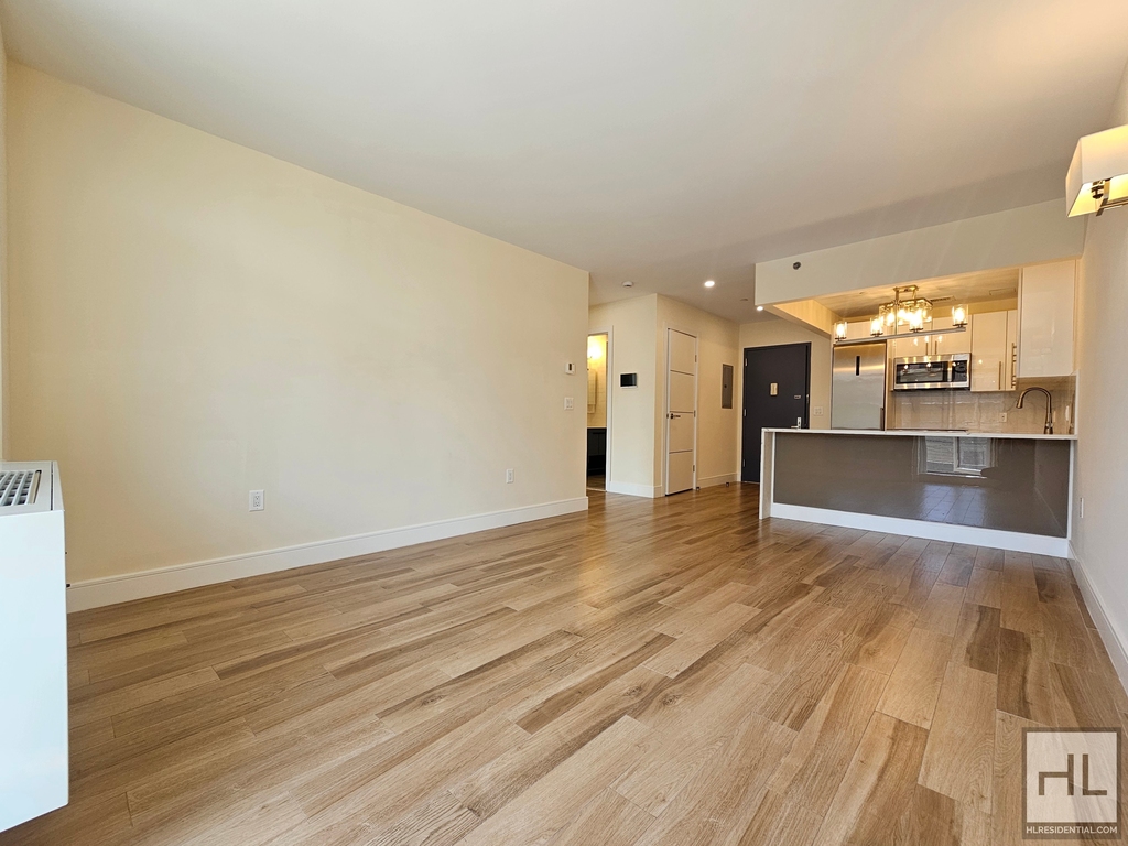 Northern Boulevard - Photo 3
