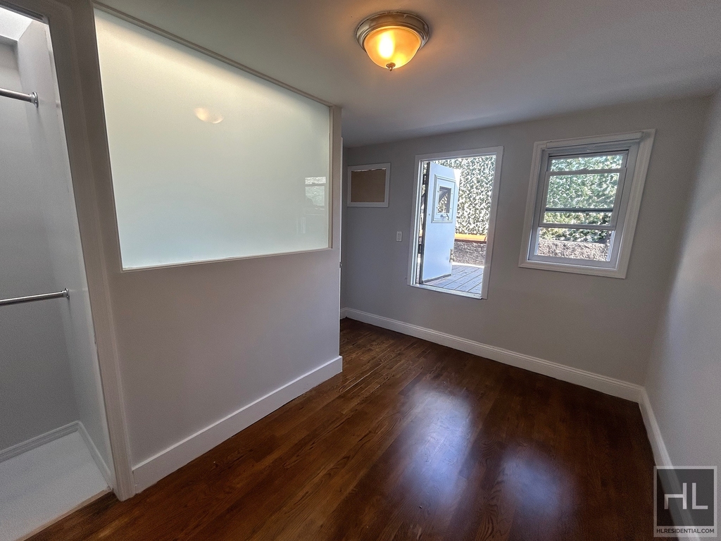 East 13th Street - Photo 9