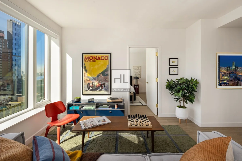 10th Avenue - Photo 2
