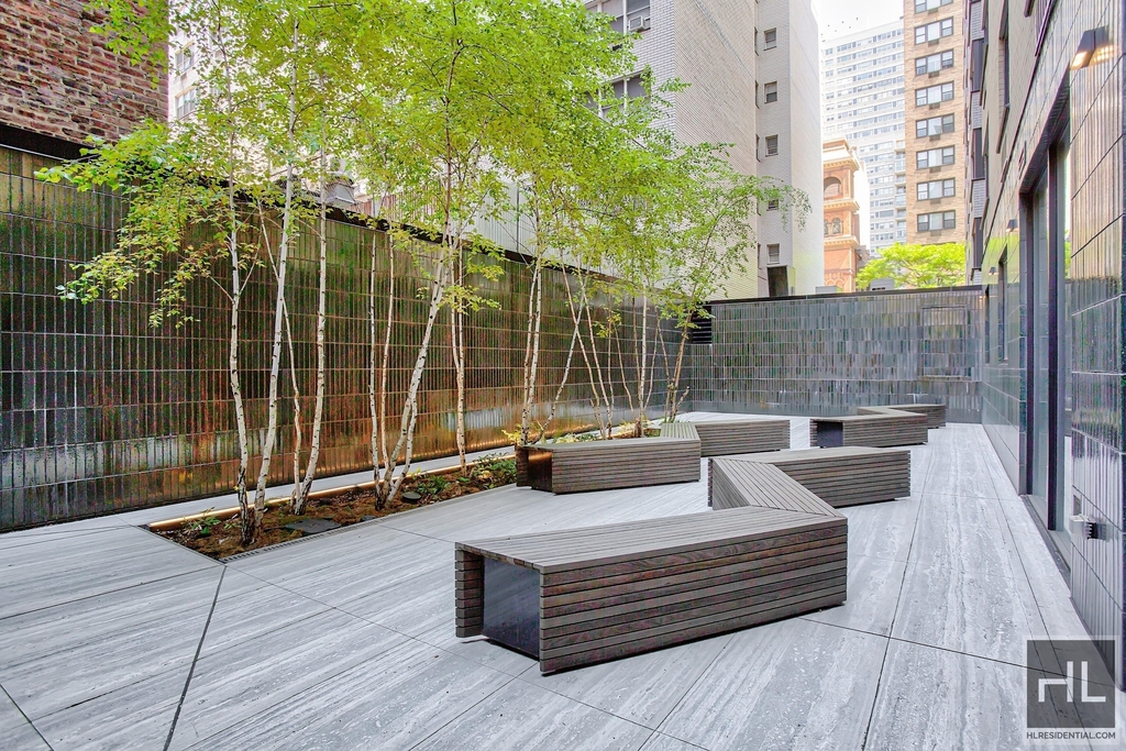 East 66th Street - Photo 7