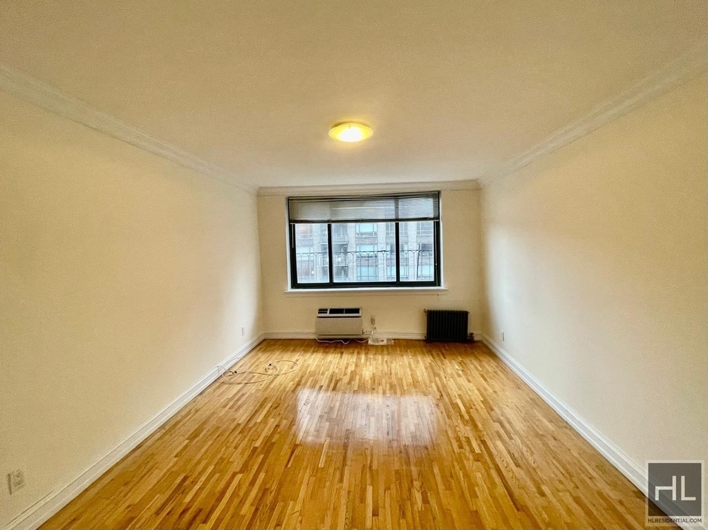 York Avenue - Photo 0