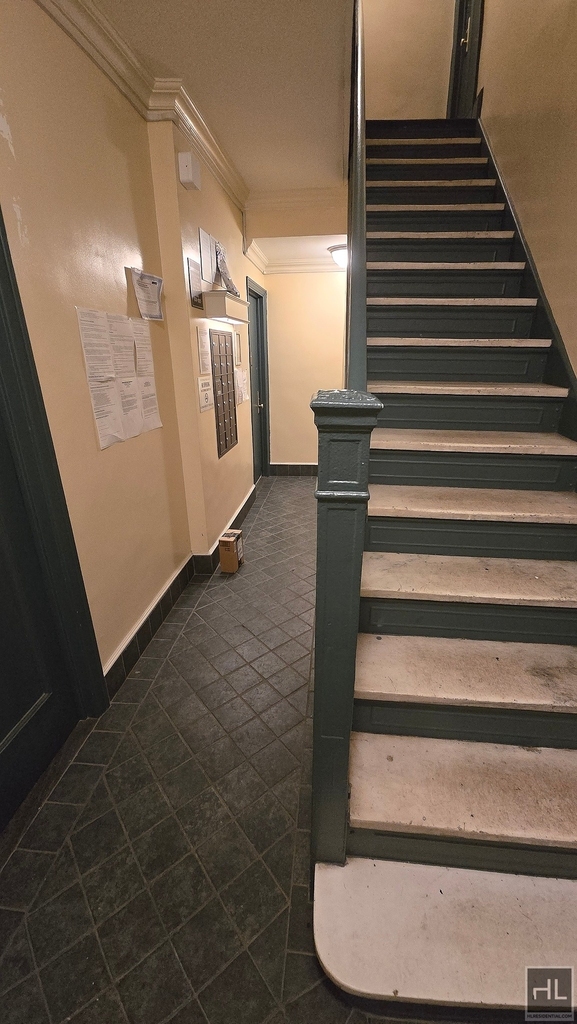 East 46 Street - Photo 4