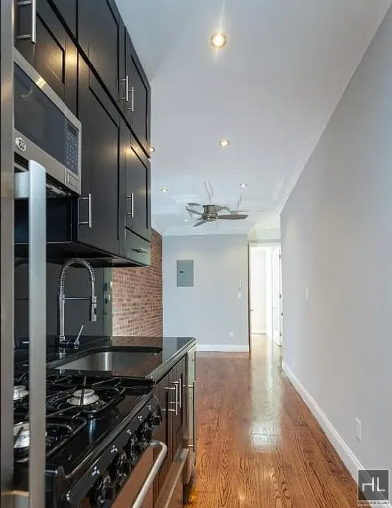 West 103rd Street - Photo 4