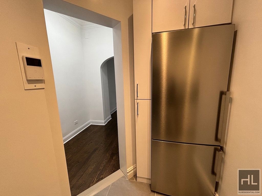 West 72 Street - Photo 1