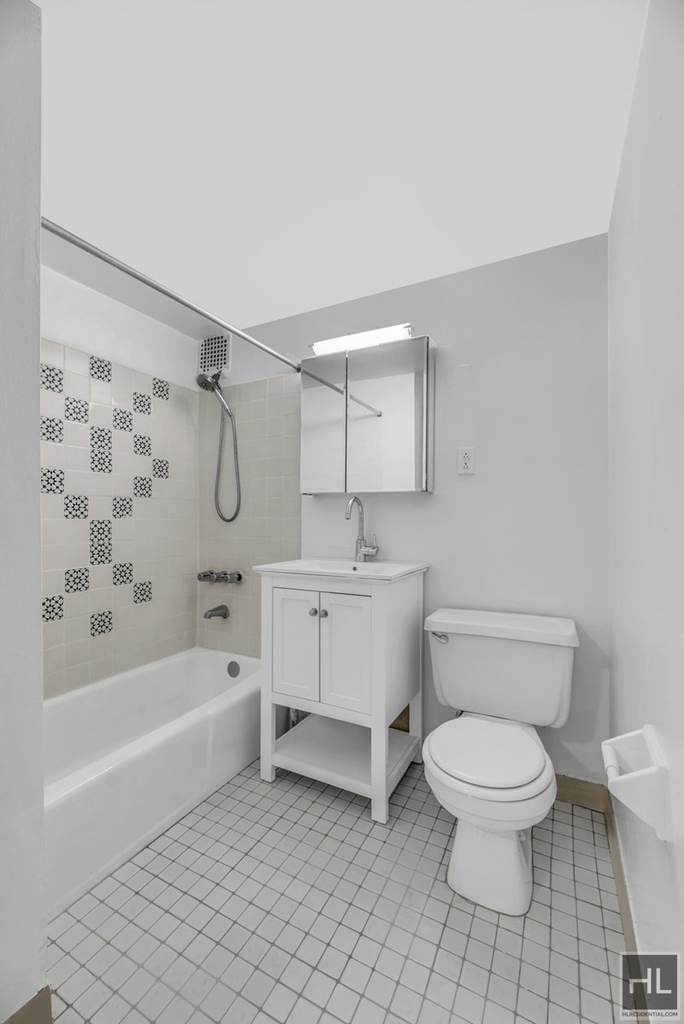 East 95th Street - Photo 4