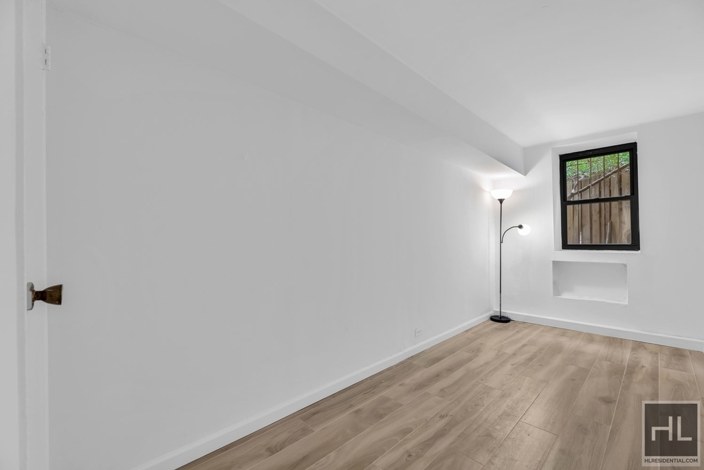 East 95th Street - Photo 2