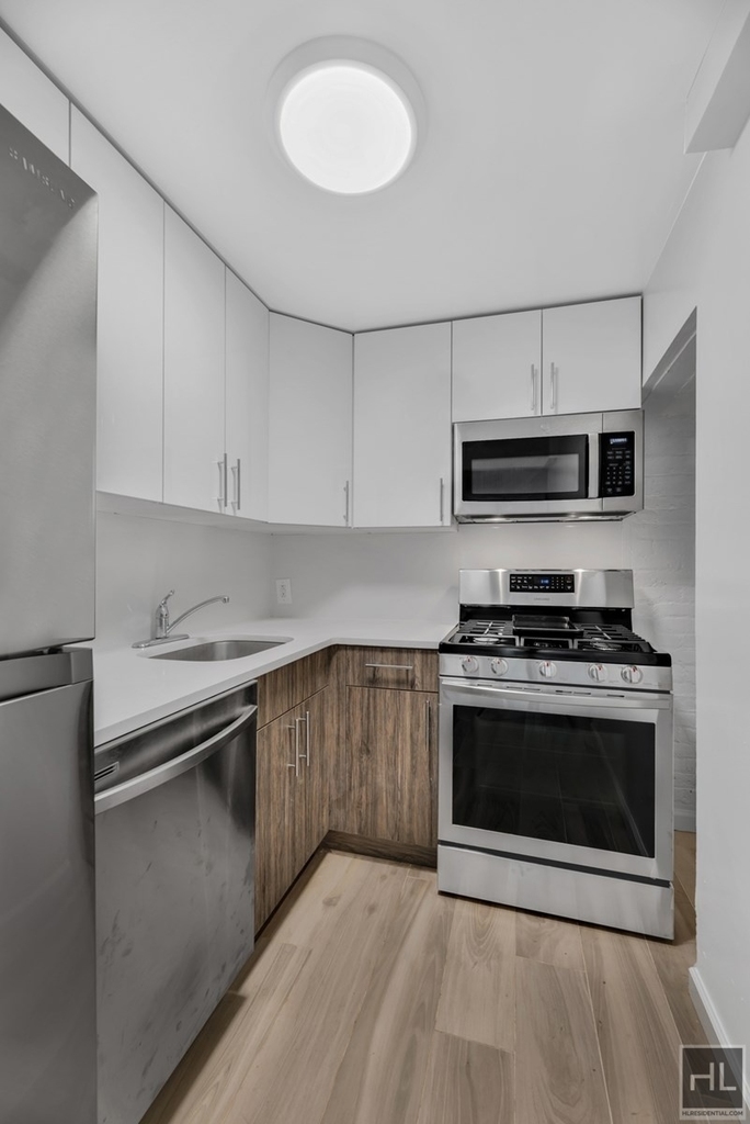 East 95th Street - Photo 3