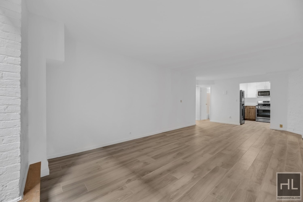 East 95th Street - Photo 5