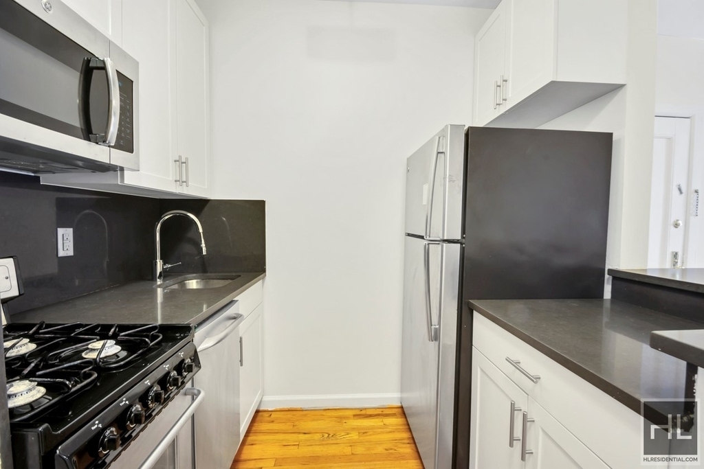 West 49th Street - Photo 1
