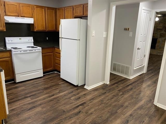 1604 Sun Valley Drive - Photo 2