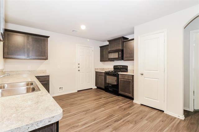 432 Woodhouse Way - Photo 0