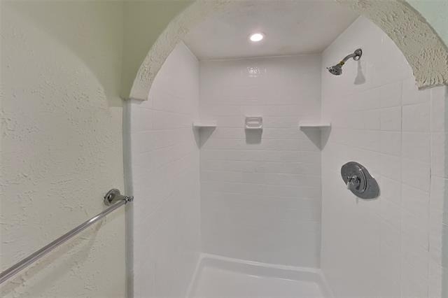 5045 Thompson Drive - Photo 10