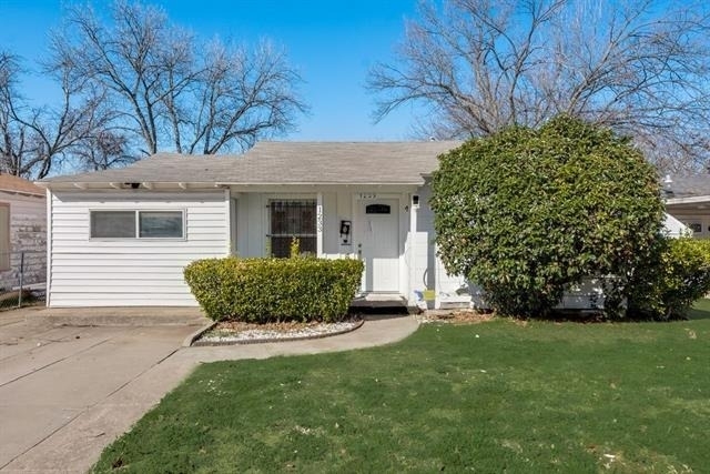 1233 Marion Avenue - Photo 0