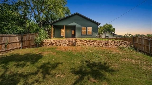 716 E Chestnut Street - Photo 2
