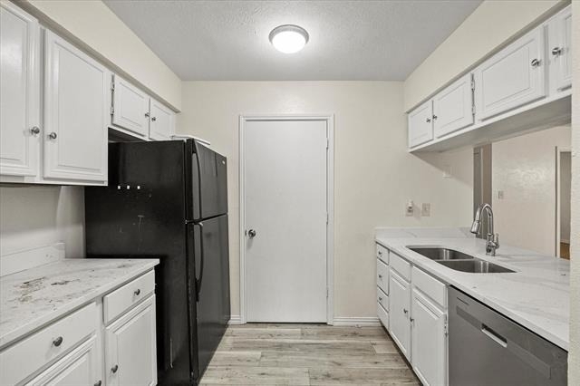 2504 Brook Hollow Court - Photo 4