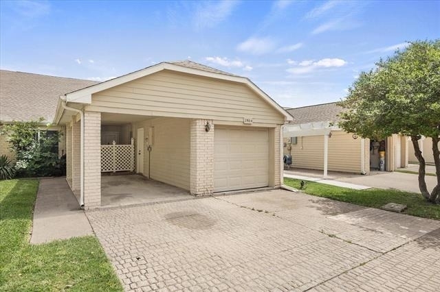 2504 Brook Hollow Court - Photo 0