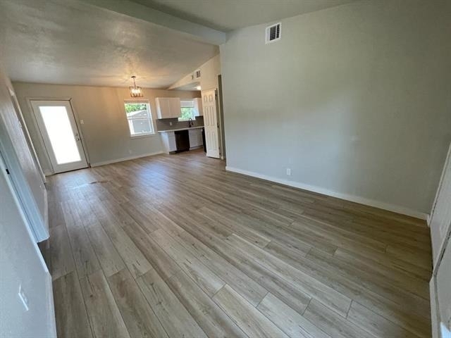 1605 Hawthorne Lane - Photo 7