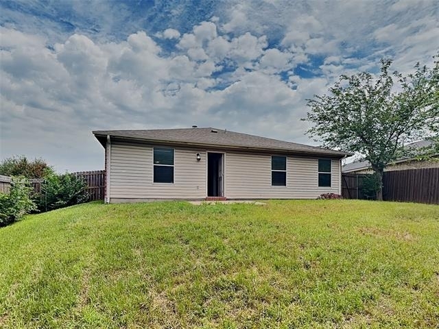 5709 Addington Drive - Photo 4
