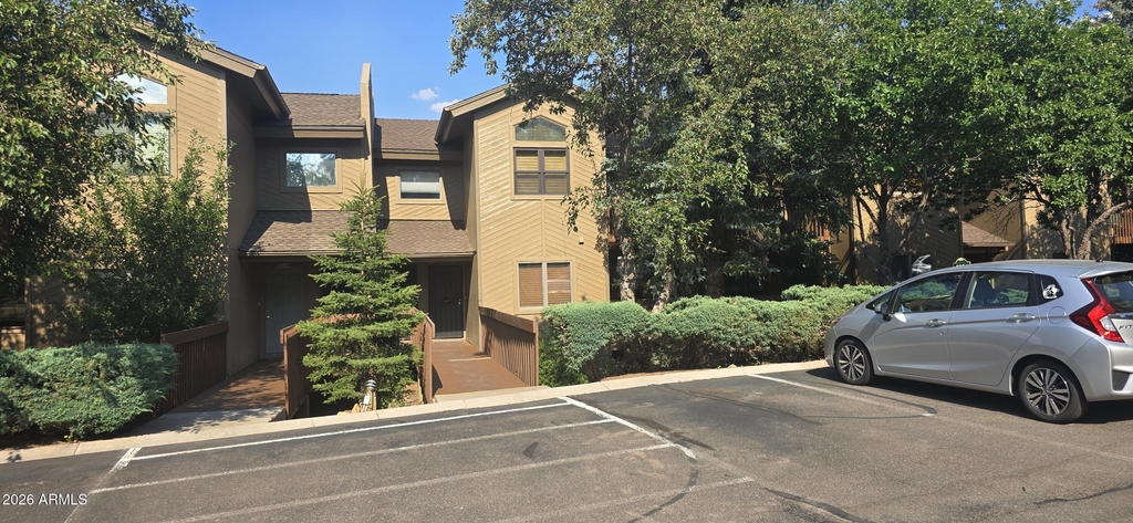 2831 N Walnut Hills Drive - Photo 0