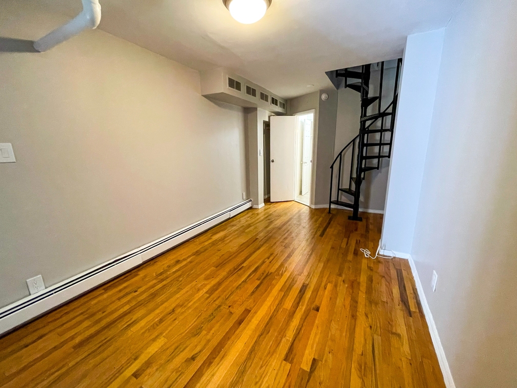 East 6th Street - Photo 6