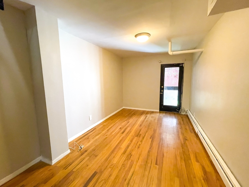 East 6th Street - Photo 7