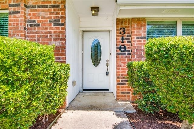 310 Barclay Avenue - Photo 2