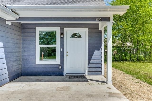 1306 Foley Street - Photo 1