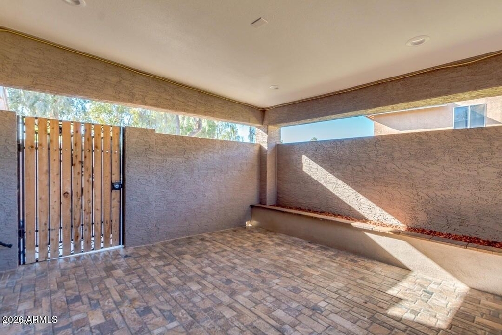 6912 W Devonshire Avenue - Photo 9